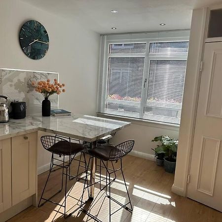 Stylish, Smart & Fun 4 Bed Home ลอนดอน ภายนอก รูปภาพ