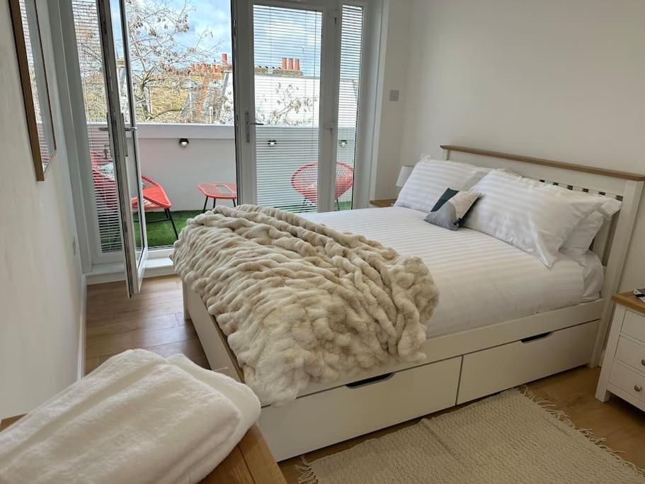 Stylish, Smart & Fun 4 Bed Home ลอนดอน ภายนอก รูปภาพ