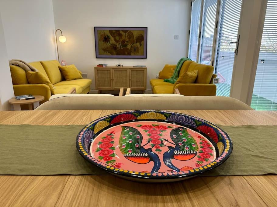 Stylish, Smart & Fun 4 Bed Home ลอนดอน ภายนอก รูปภาพ