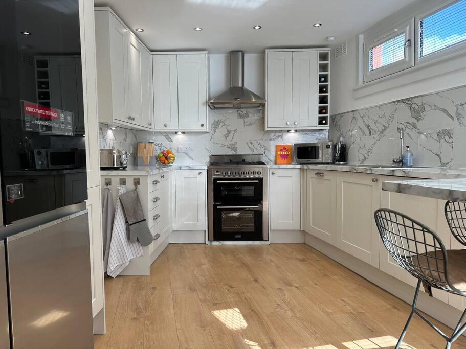 Stylish, Smart & Fun 4 Bed Home ลอนดอน ภายนอก รูปภาพ