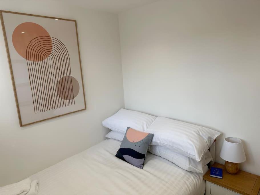 Stylish, Smart & Fun 4 Bed Home ลอนดอน ภายนอก รูปภาพ