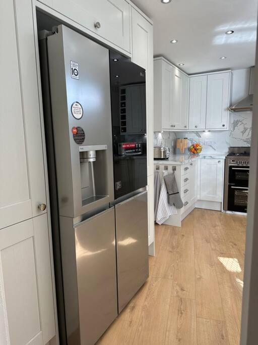 Stylish, Smart & Fun 4 Bed Home ลอนดอน ภายนอก รูปภาพ
