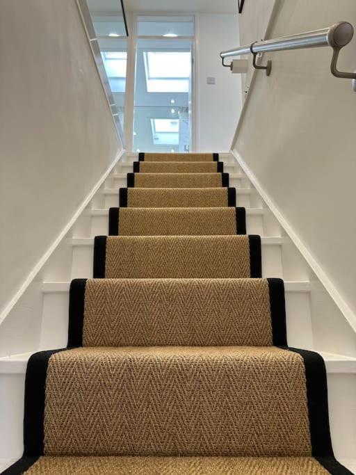 Stylish, Smart & Fun 4 Bed Home ลอนดอน ภายนอก รูปภาพ