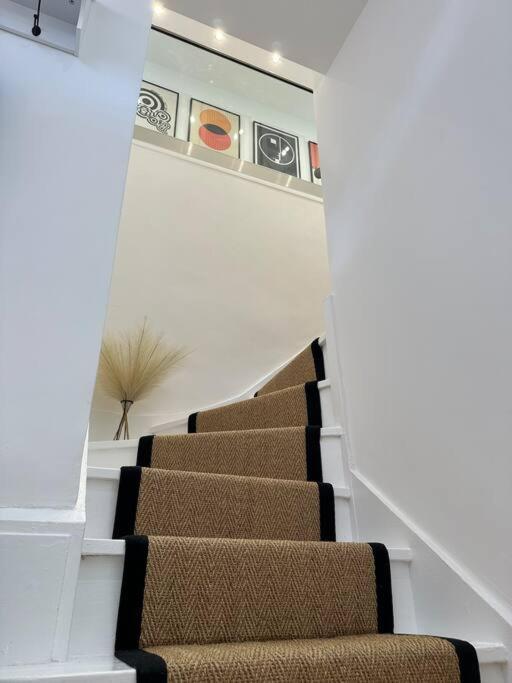 Stylish, Smart & Fun 4 Bed Home ลอนดอน ภายนอก รูปภาพ