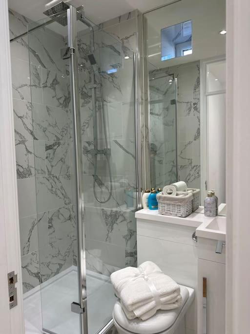 Stylish, Smart & Fun 4 Bed Home ลอนดอน ภายนอก รูปภาพ