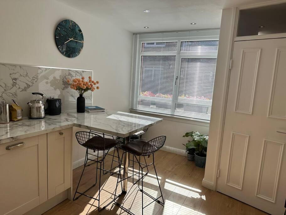 Stylish, Smart & Fun 4 Bed Home ลอนดอน ภายนอก รูปภาพ