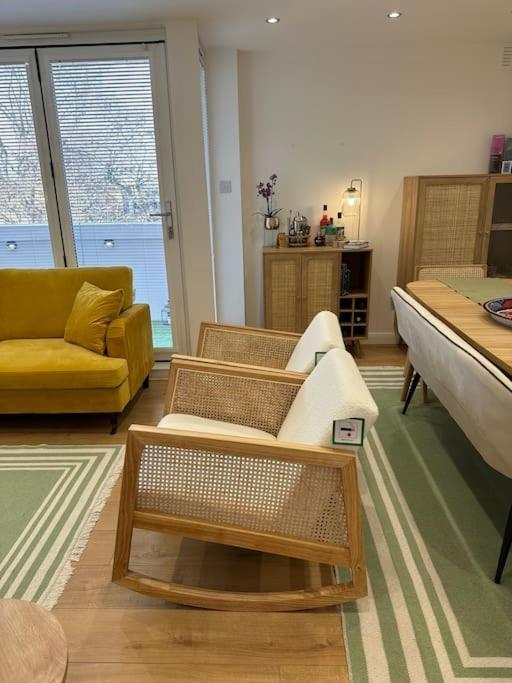 Stylish, Smart & Fun 4 Bed Home ลอนดอน ภายนอก รูปภาพ